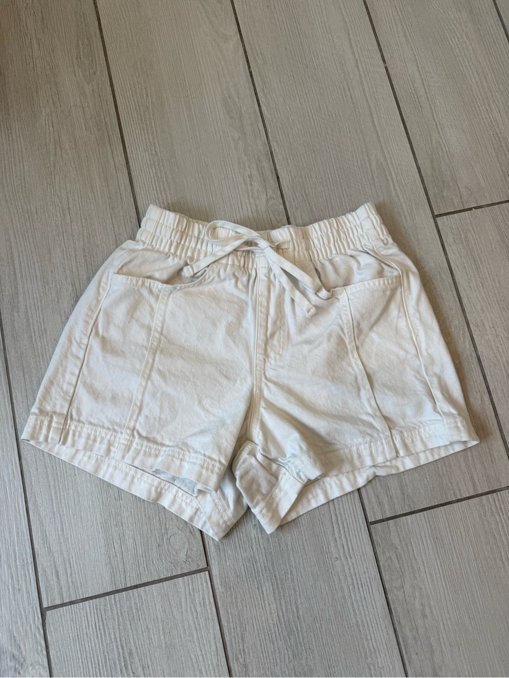 Universal Thread Cream Elastic Waist Casual Shorts